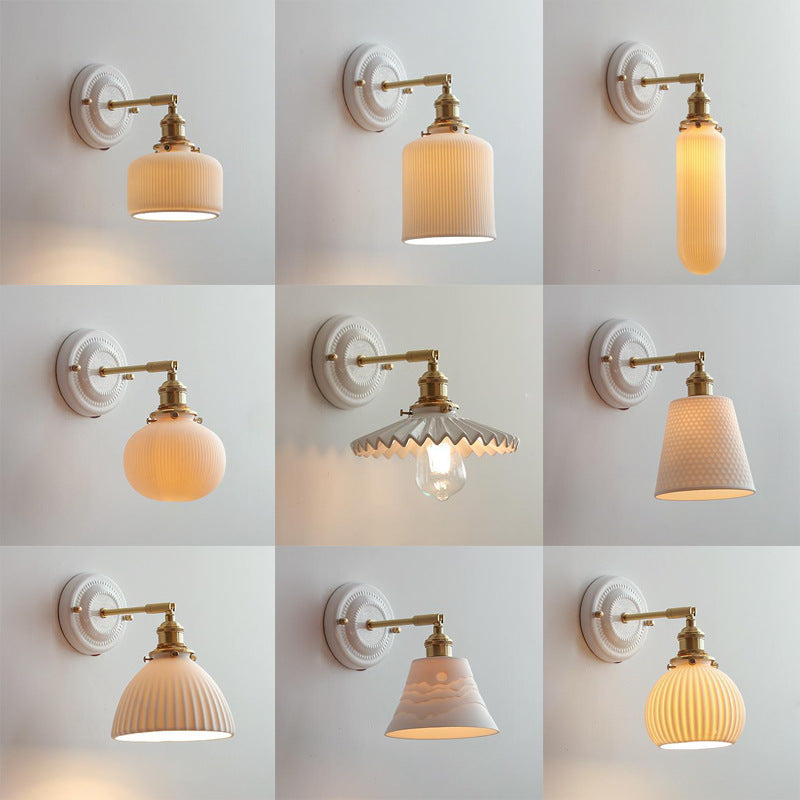 Moderne Wandlamp van Keramiek en Messing met Minimalistisch Design