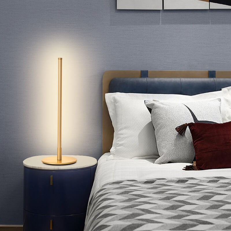 Modern bordslampa i akryl och metall med integrerad LED