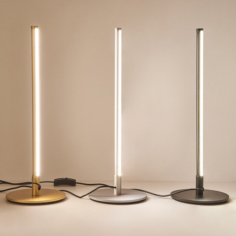 Modern bordslampa i akryl och metall med integrerad LED