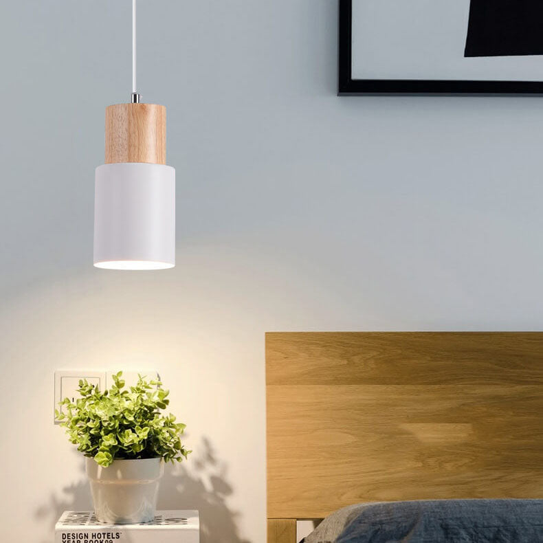 Moderne Hanglamp van Metaal en Hout met Kleurrijk Design