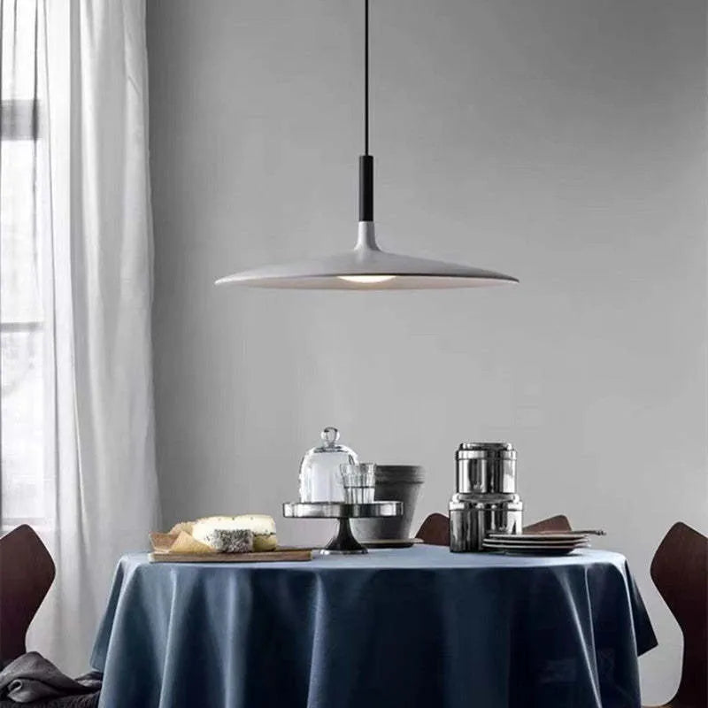 Suspension Minimaliste Moderne à Forme Épurée avec Éclairage LED