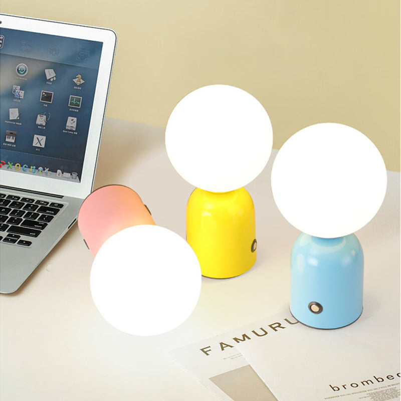 Minimalistische LED Tafellamp – Plug-in, 2 W met Acryl Kap