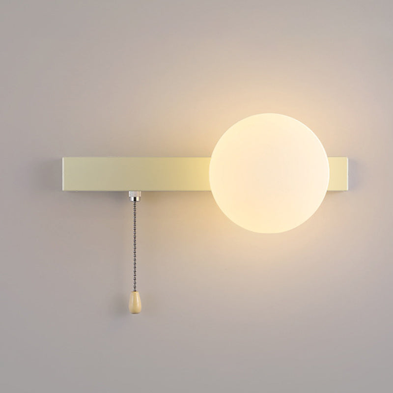 Simpele Wandlamp met Glazen Kap – Verkrijgbaar in Rood, Groen, Zwart en Off-White