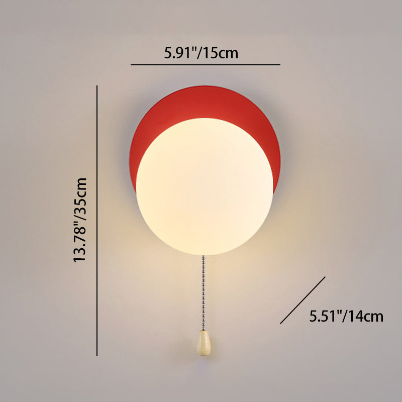 Simpele Wandlamp met Glazen Kap – Verkrijgbaar in Rood, Groen, Zwart en Off-White
