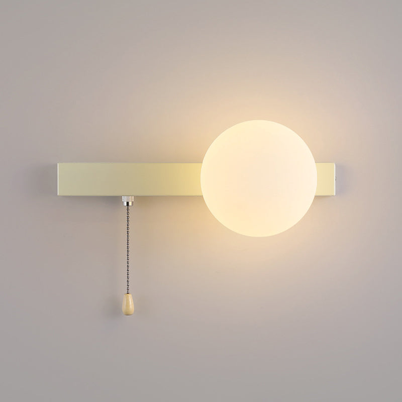 Simpele Wandlamp met Glazen Kap – Verkrijgbaar in Rood, Groen, Zwart en Off-White