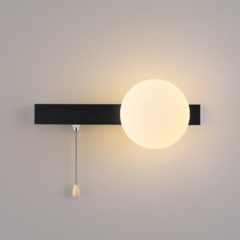 Simpele Wandlamp met Glazen Kap – Verkrijgbaar in Rood, Groen, Zwart en Off-White