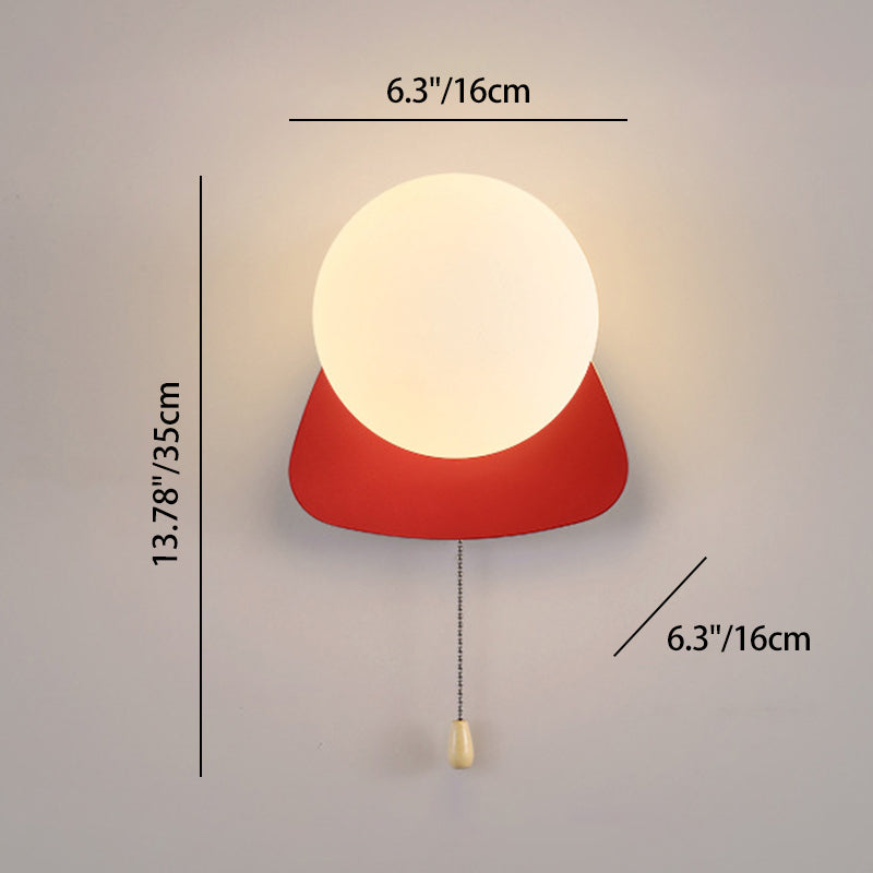 Simpele Wandlamp met Glazen Kap – Verkrijgbaar in Rood, Groen, Zwart en Off-White
