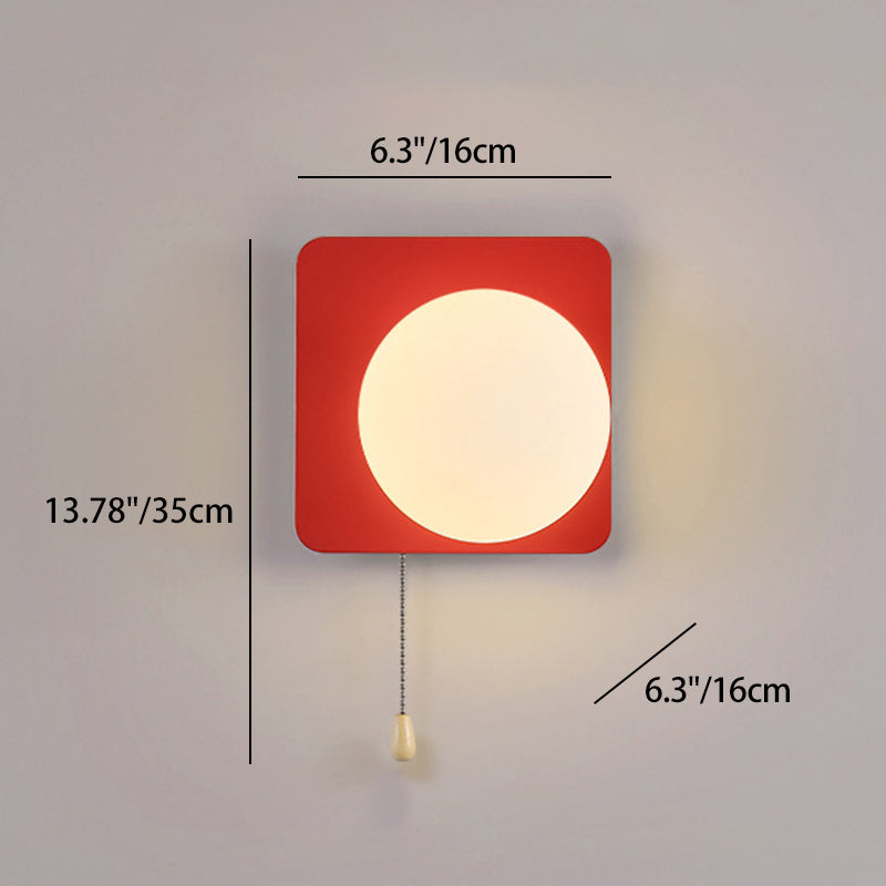 Simpele Wandlamp met Glazen Kap – Verkrijgbaar in Rood, Groen, Zwart en Off-White