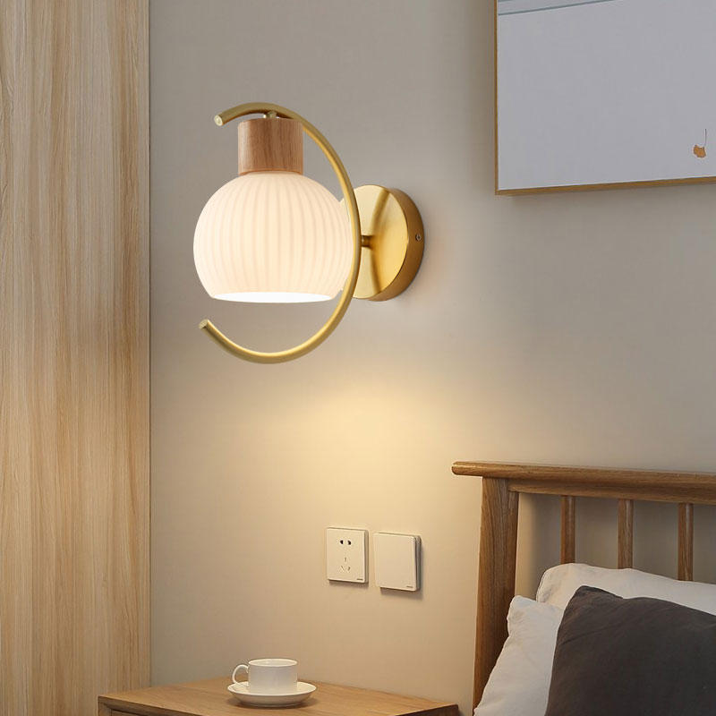 Minimalistische Wandlamp van Rubberwood & Glas – Goud – 3 Designs
