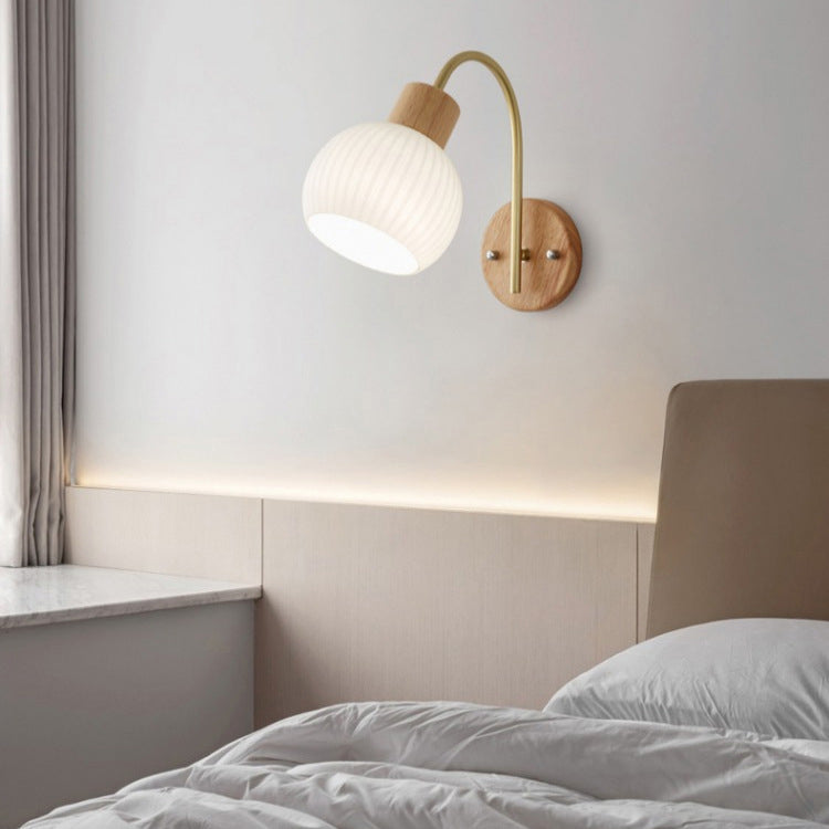 Minimalistische Wandlamp van Rubberwood & Glas – Goud – 3 Designs