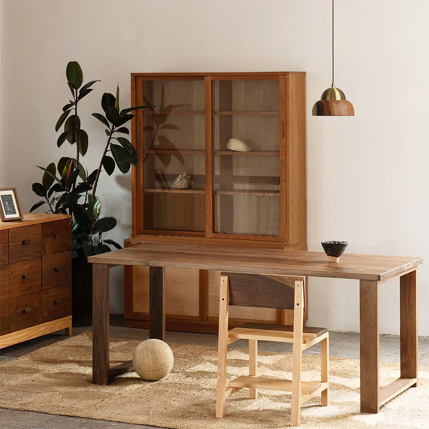 Houten Hanglamp met Messing Accenten in een Modern & Sfeervolle Stijl