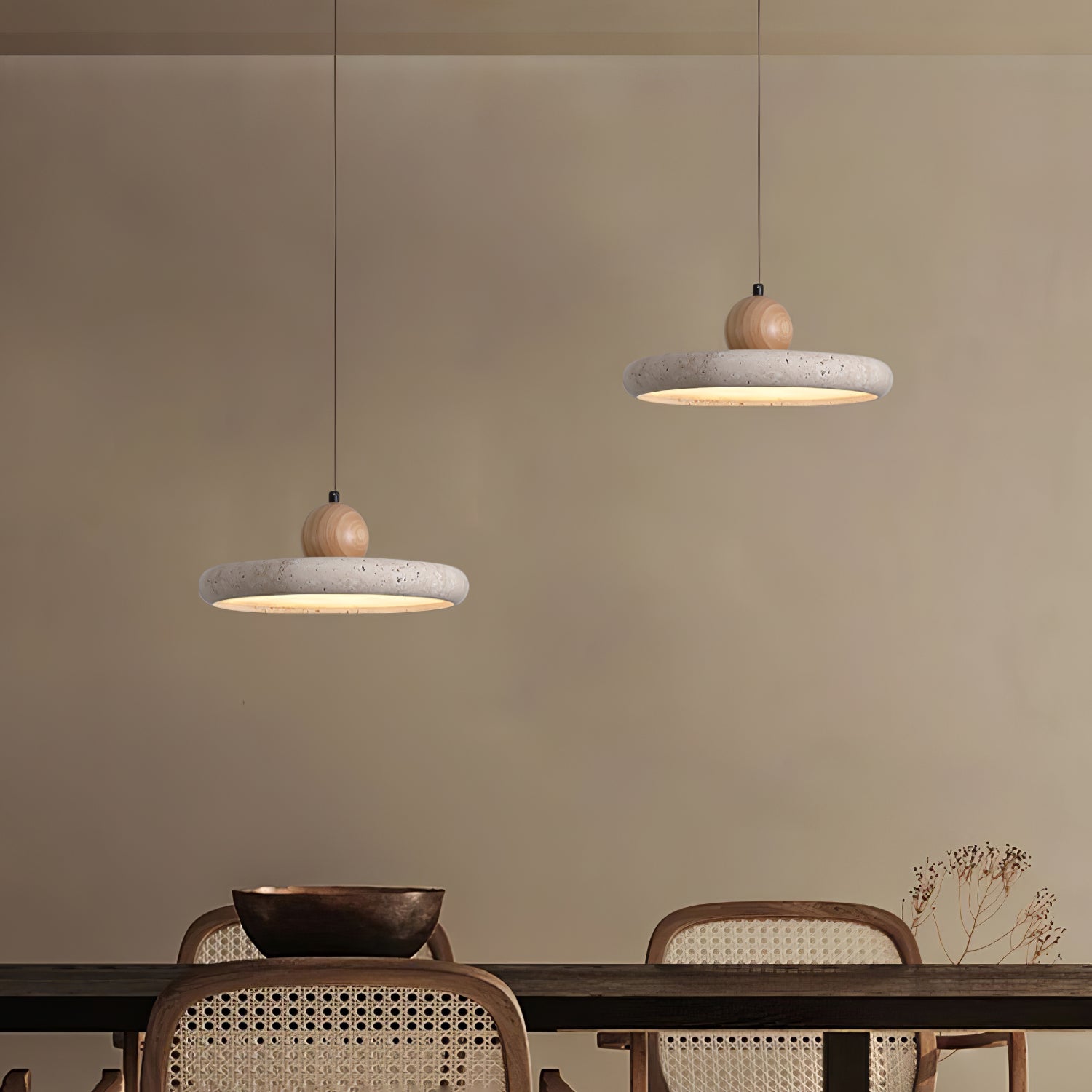 Travertin og Tre Hengelampe med Natursteinsdesign og Varmt LED-lys