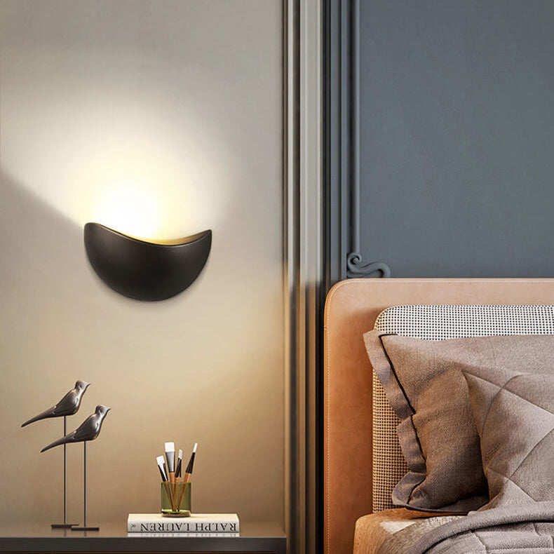 Minimalistische halfronde LED-wandlamp van aluminium in wit en goud