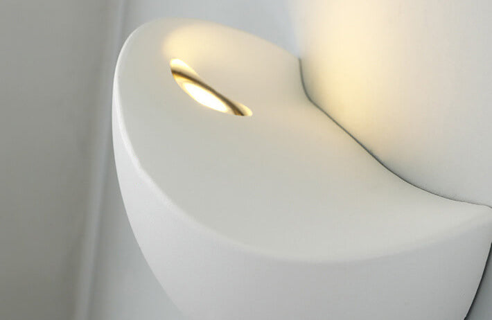 Minimalistische halfronde LED-wandlamp van aluminium in wit en goud