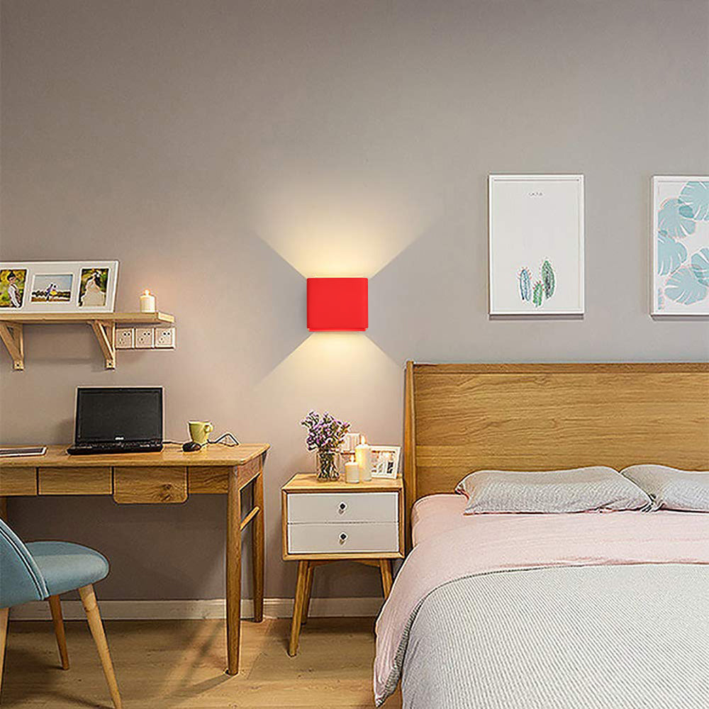 Moderne Vierkante Wandlamp met Compact Design in Scandinavische Stijl
