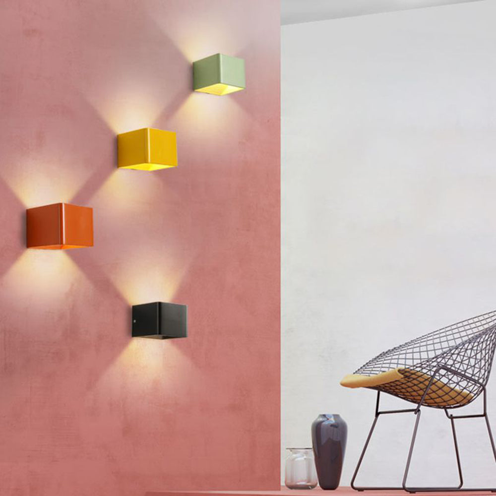 Moderne Vierkante Wandlamp met Compact Design in Scandinavische Stijl
