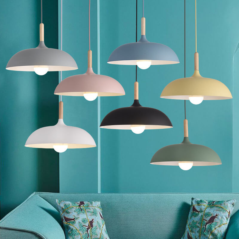 Kleurrijke Metalen Hanglamp met Houten Accent – Twee Maten