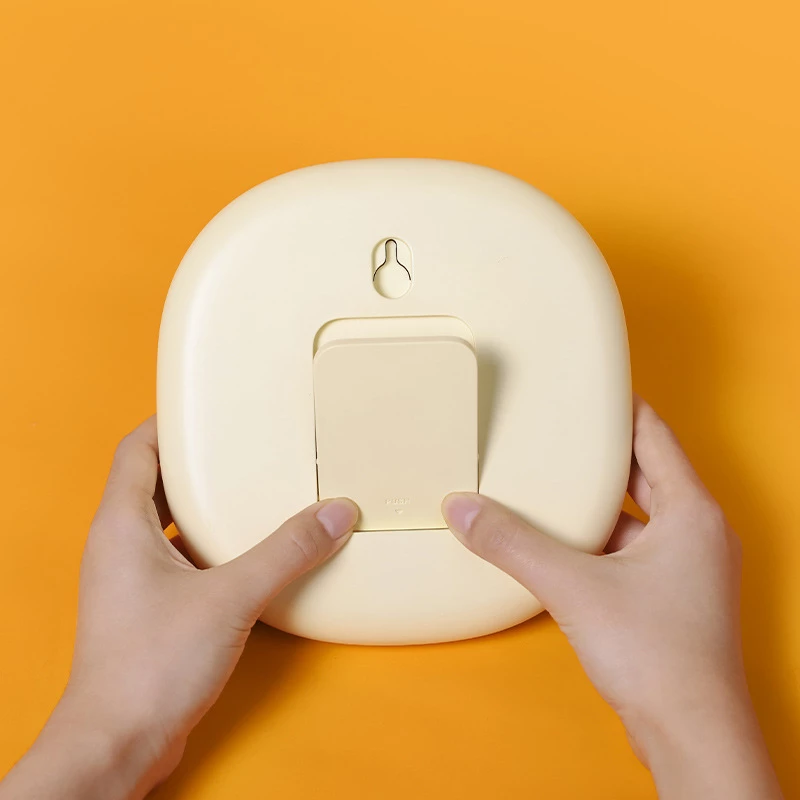 Speelse Bubble Wand- en Tafelklok in Pastel Design