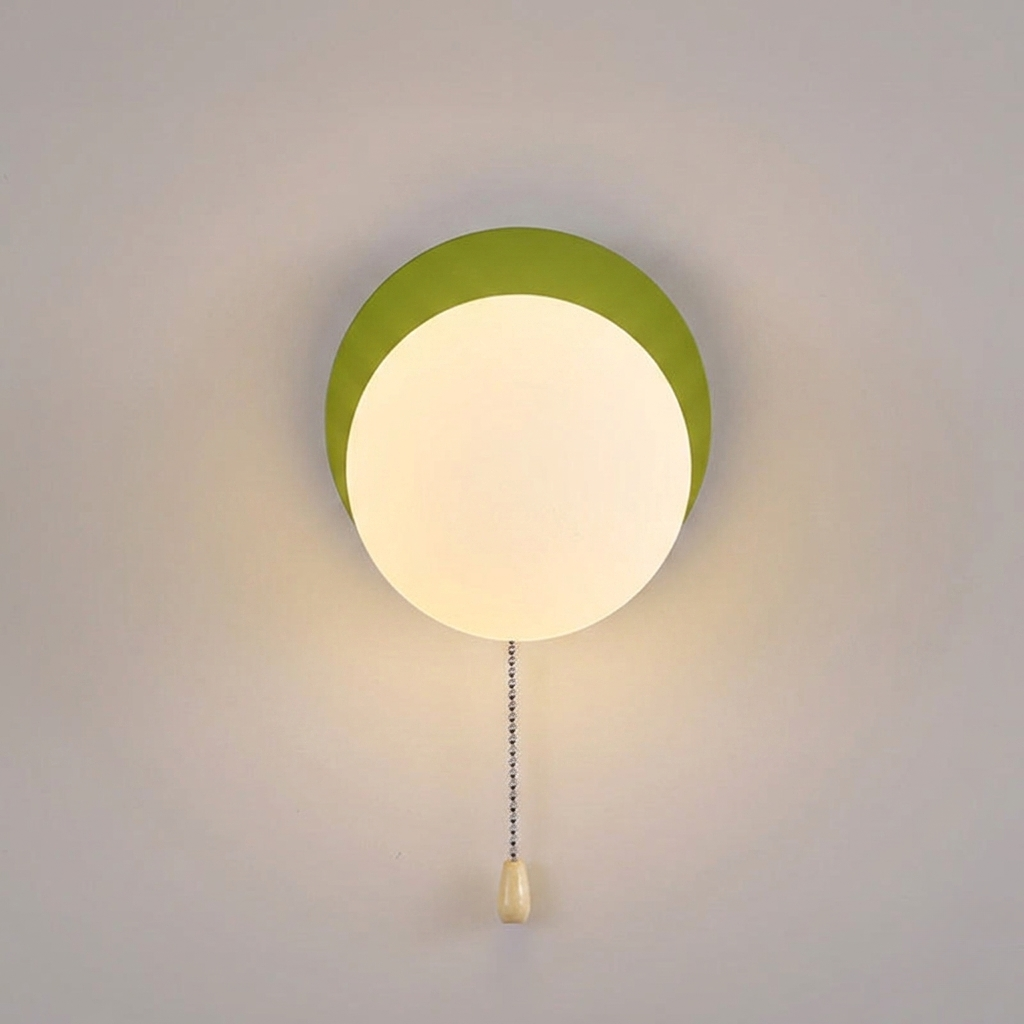 Simpele Wandlamp met Glazen Kap – Verkrijgbaar in Rood, Groen, Zwart en Off-White