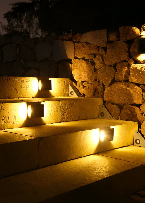 Elegante Solar Buitenlamp met Weerbestendig & Energiezuinig Design