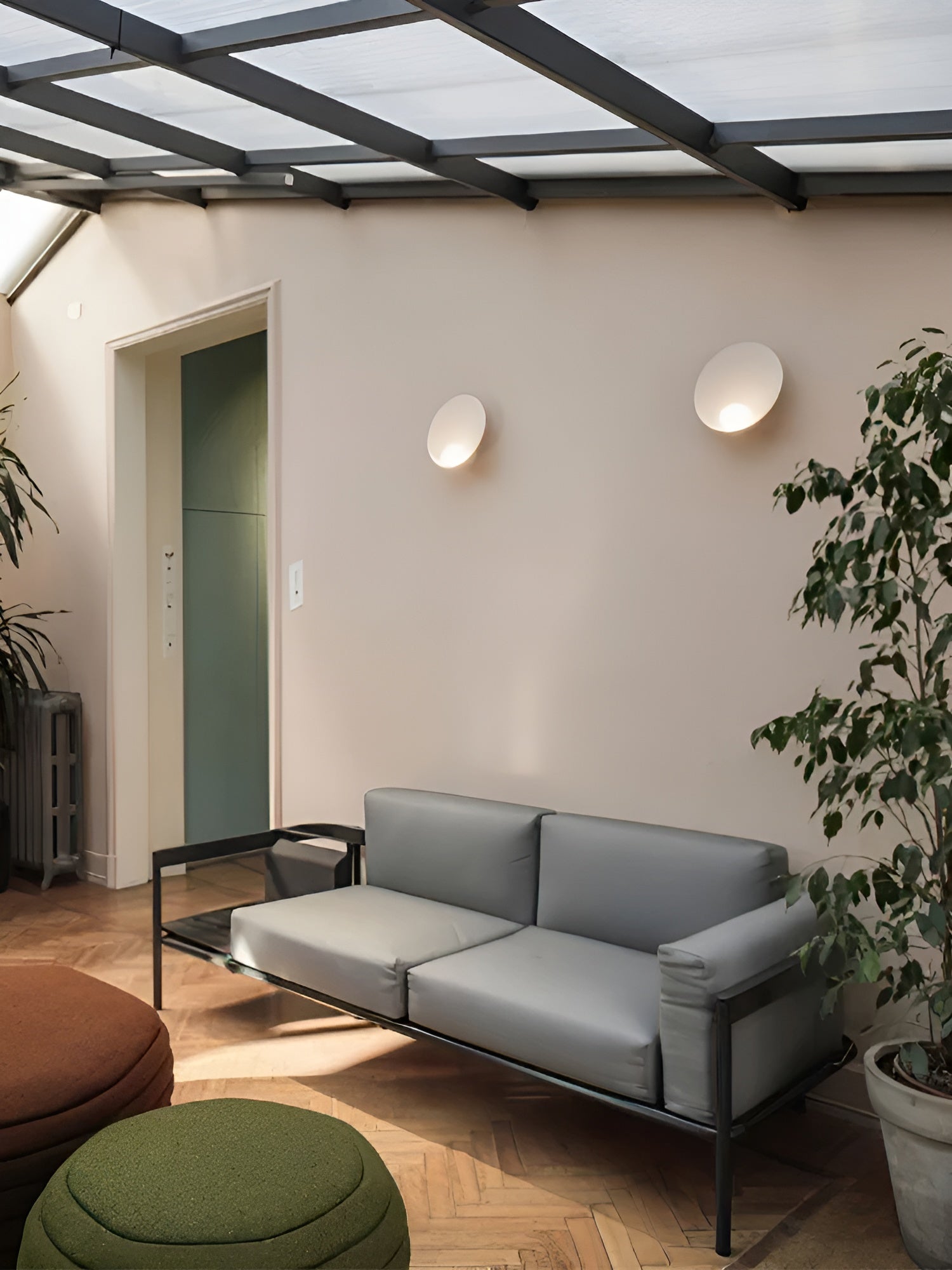 Japandi Wandlamp met Melkglas en Hout voor Warme Sfeerverlichting