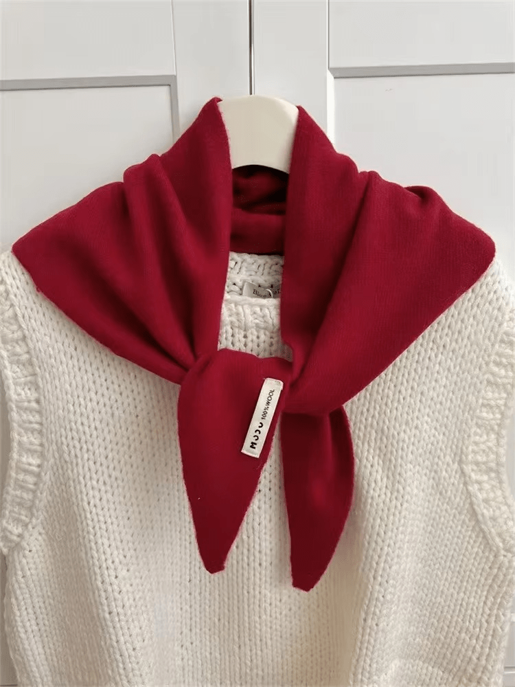 Driehoekige Gebreide Sjaal van Niche Wol – Warm, Elegant & Veelzijdig