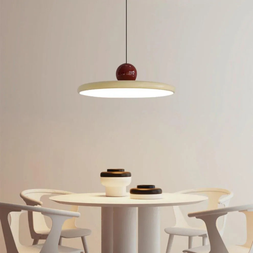 Scandinavische Design Hanglamp met Kleurrijke Metalen Afwerking en LED Verlichting