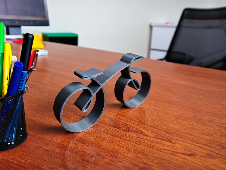 Zwarte Minimalistische Fietssculptuur van Metaal