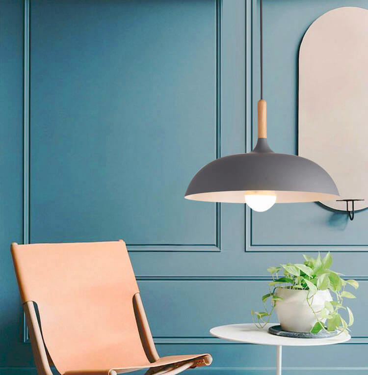 Kleurrijke Metalen Hanglamp met Houten Accent – Twee Maten