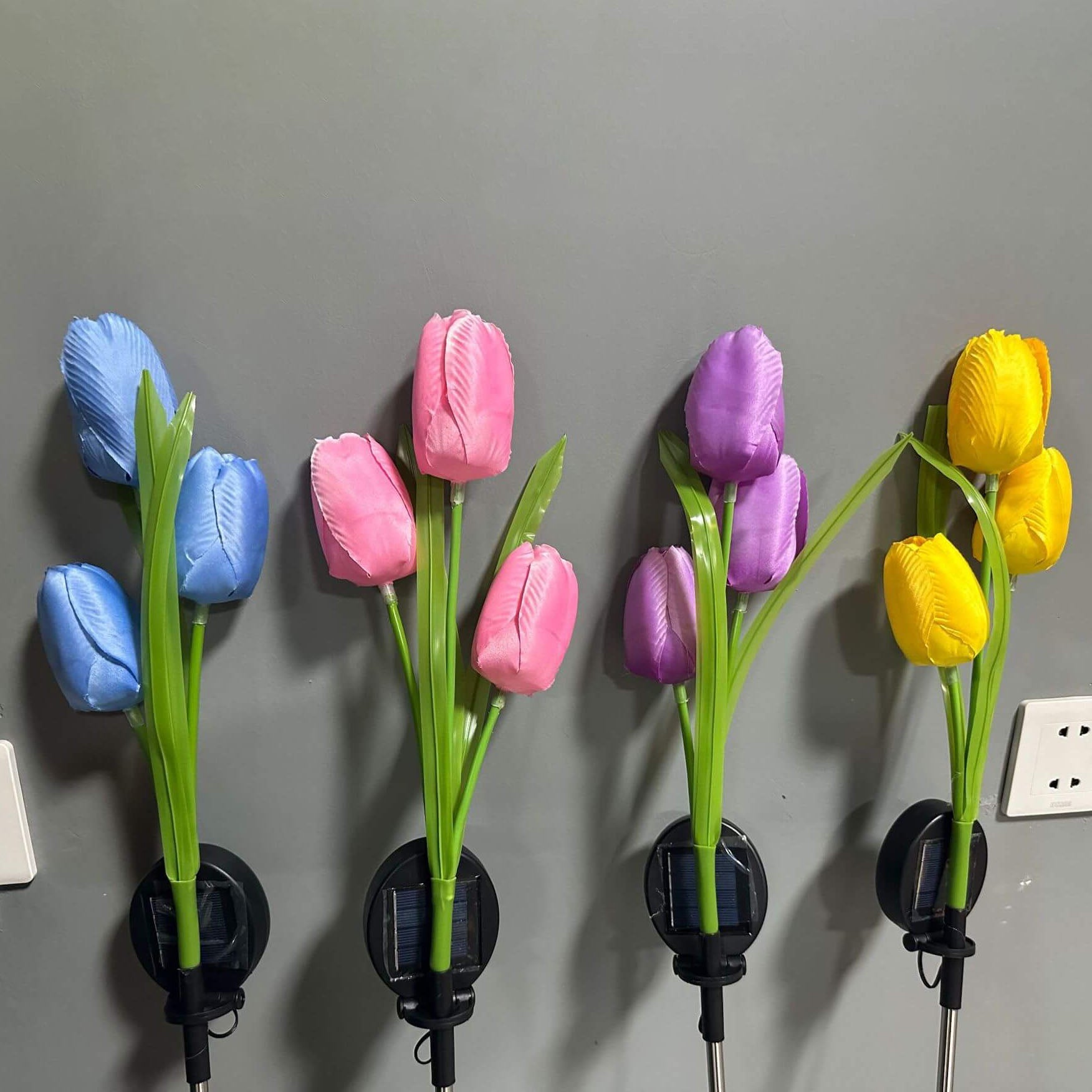 Solar LED Tuinlamp met Tulp Design – Roze/Paars/Blauw/Geel – (1 LED)