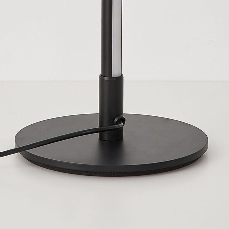 Moderne bordlampe i akryl og metall med integrert LED
