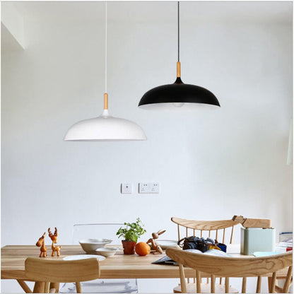 Kleurrijke Metalen Hanglamp met Houten Accent – Twee Maten