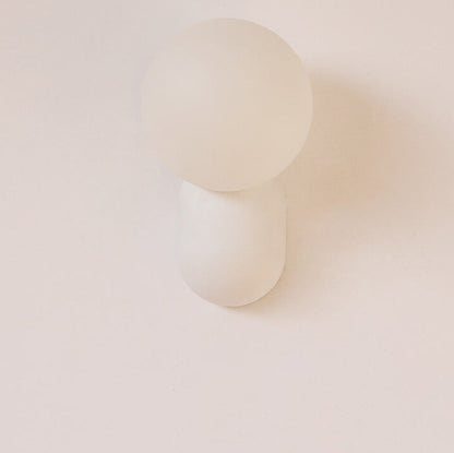 Moderne Wandlamp van Hars en Glas in Scandinavisch Design