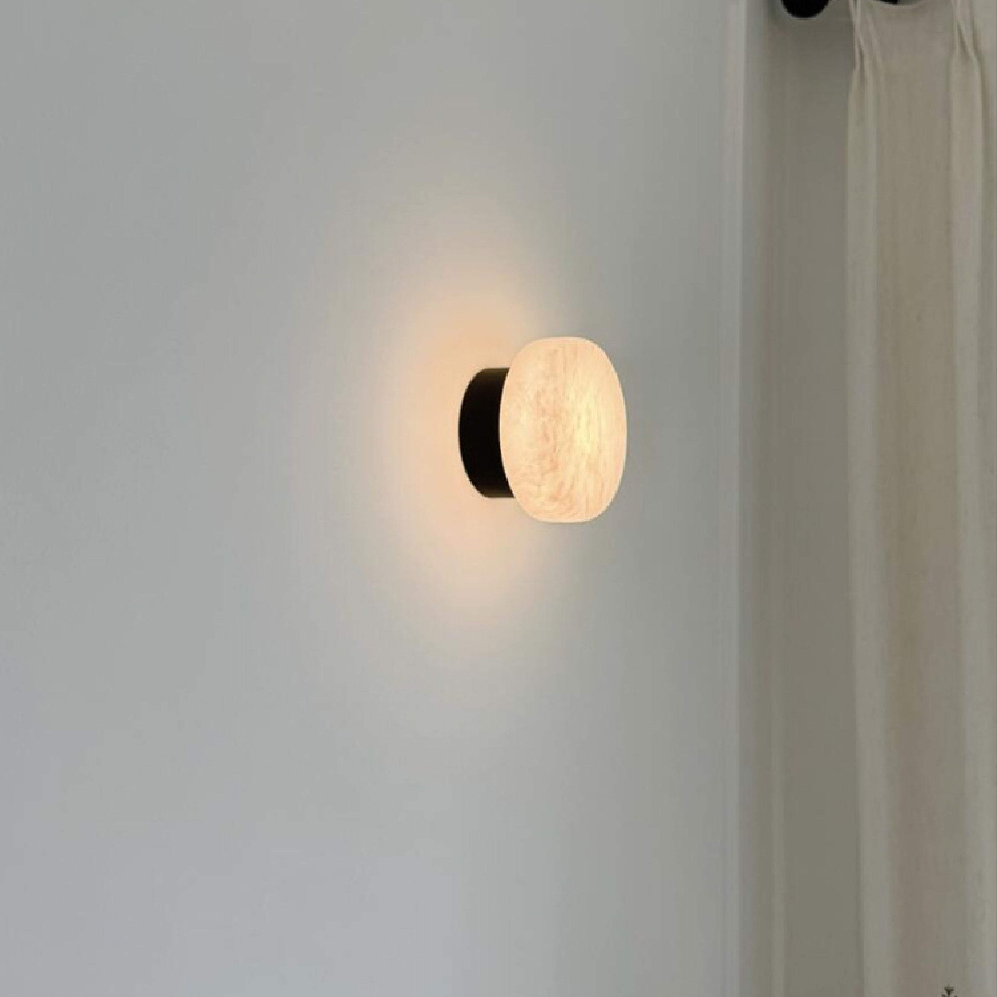 Luxe Marmeren Wandlamp met Tijdloze Scandinavisch Design