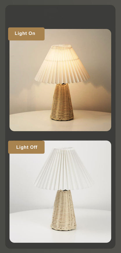 Moderne Beige Rattan Tafellamp met Stoffen Kap – Voor Slaapkamer, Woonkamer of Bureau