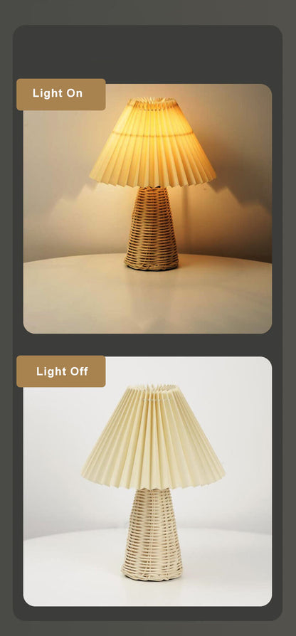 Moderne Beige Rattan Tafellamp met Stoffen Kap – Voor Slaapkamer, Woonkamer of Bureau