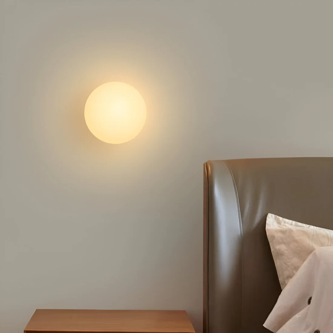 Moderne glazen wandlamp met warm LED-licht en Minimalistisch Design