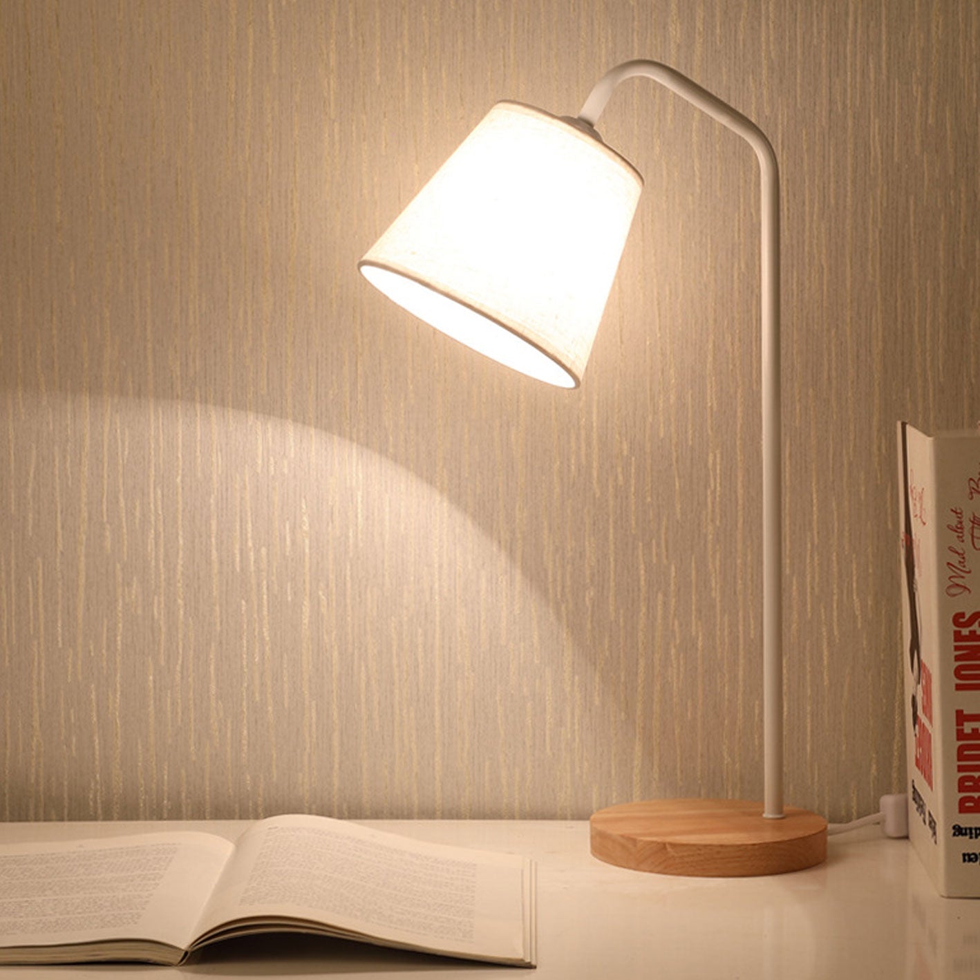 Moderne Tafellamp van Linnen, Metaal en Hout – Geïntegreerde LED met USB/Plug-In