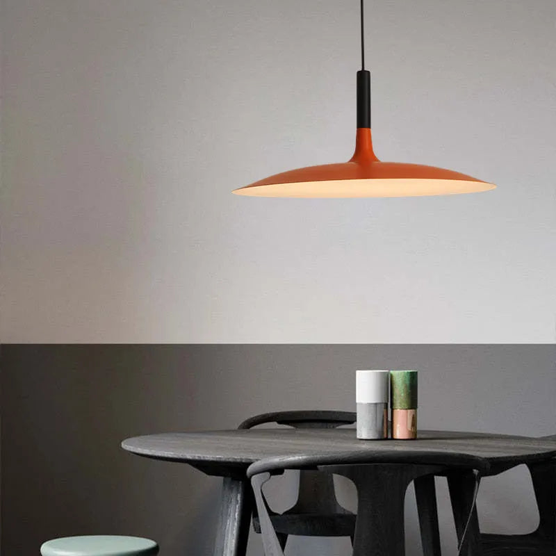 Suspension Minimaliste Moderne à Forme Épurée avec Éclairage LED