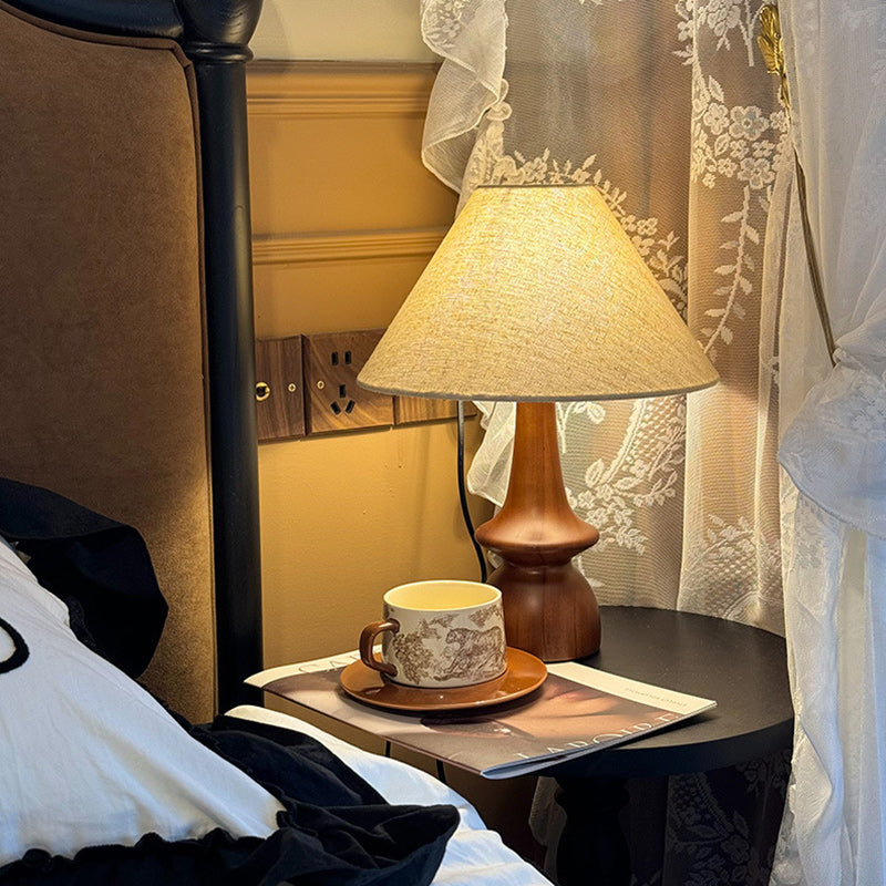 Vintage Tafellamp met Wintersfeer – Walnoothout & Linnen Kap – Retro Design