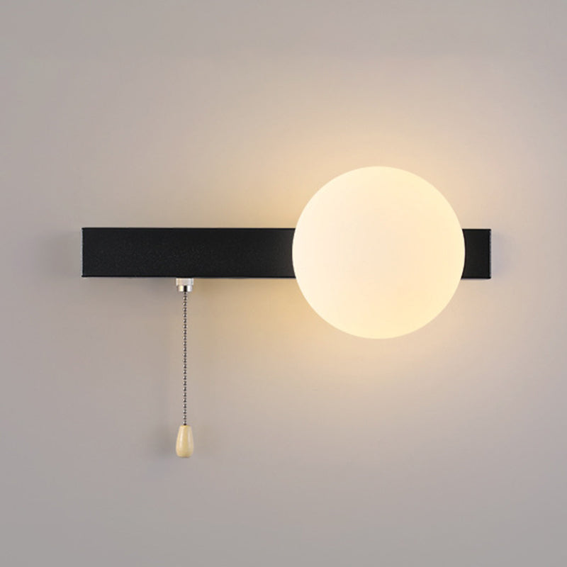 Simpele Wandlamp met Glazen Kap – Verkrijgbaar in Rood, Groen, Zwart en Off-White