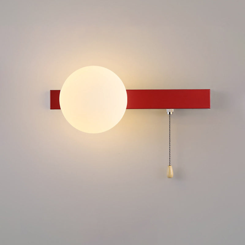 Simpele Wandlamp met Glazen Kap – Verkrijgbaar in Rood, Groen, Zwart en Off-White