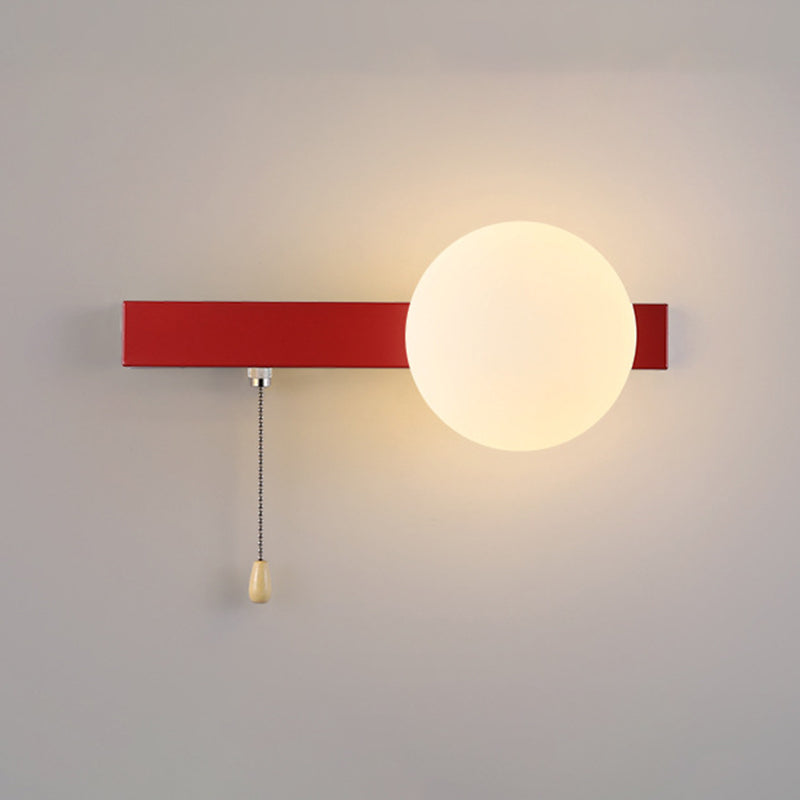 Simpele Wandlamp met Glazen Kap – Verkrijgbaar in Rood, Groen, Zwart en Off-White