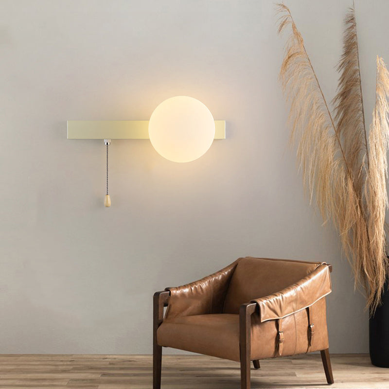 Simpele Wandlamp met Glazen Kap – Verkrijgbaar in Rood, Groen, Zwart en Off-White