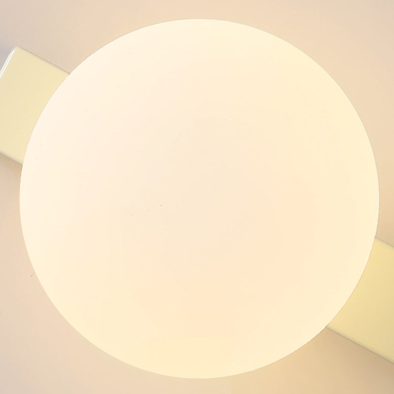 Simpele Wandlamp met Glazen Kap – Verkrijgbaar in Rood, Groen, Zwart en Off-White