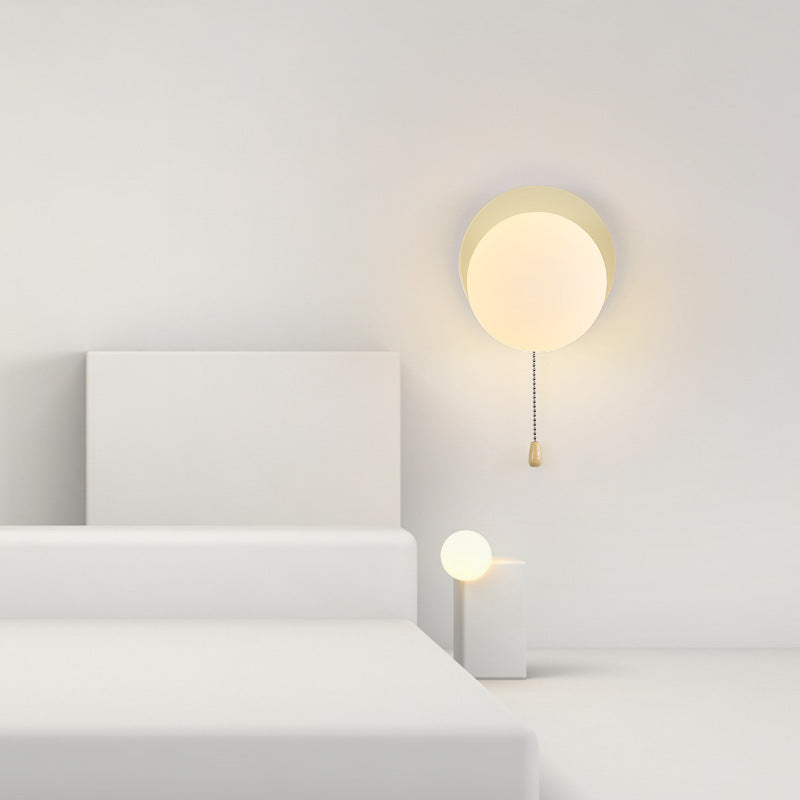 Simpele Wandlamp met Glazen Kap – Verkrijgbaar in Rood, Groen, Zwart en Off-White
