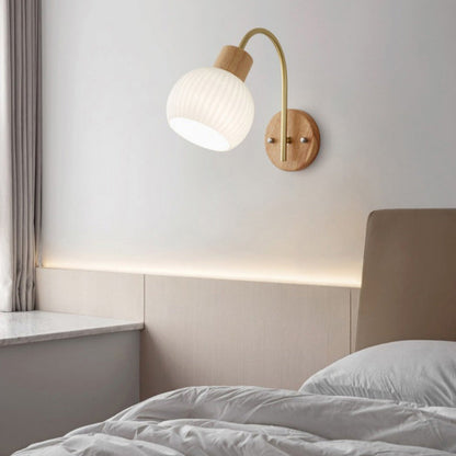 Minimalistische Wandlamp van Rubberwood & Glas – Goud – 3 Designs