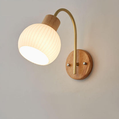 Minimalistische Wandlamp van Rubberwood & Glas – Goud – 3 Designs