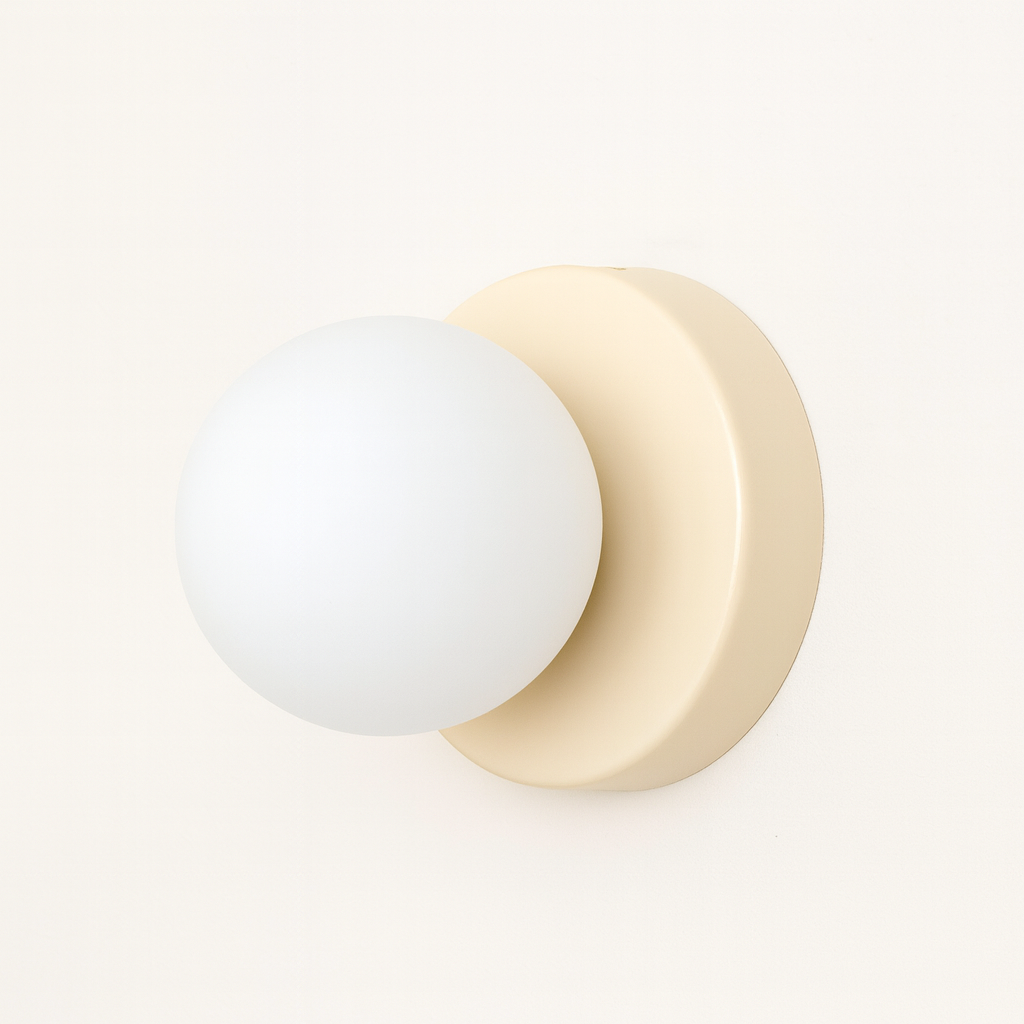 Minimalistische Scandinavische Wandlamp met Glazen Kap