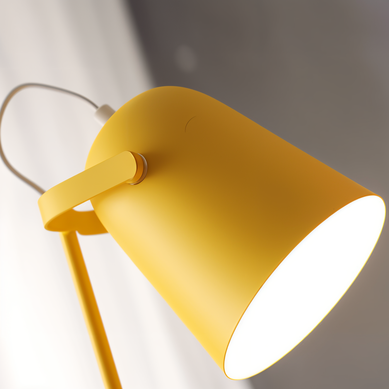 Hygge – Kleurrijke Bureaulamp met Scandinavisch Design
